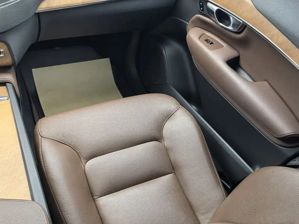 Volvo XC90 2021 — фото 20