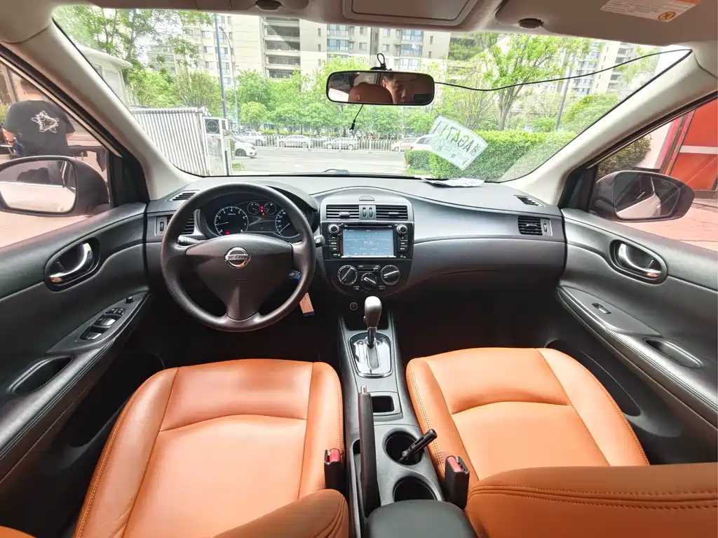 Nissan Tiida 2015 — фото 10