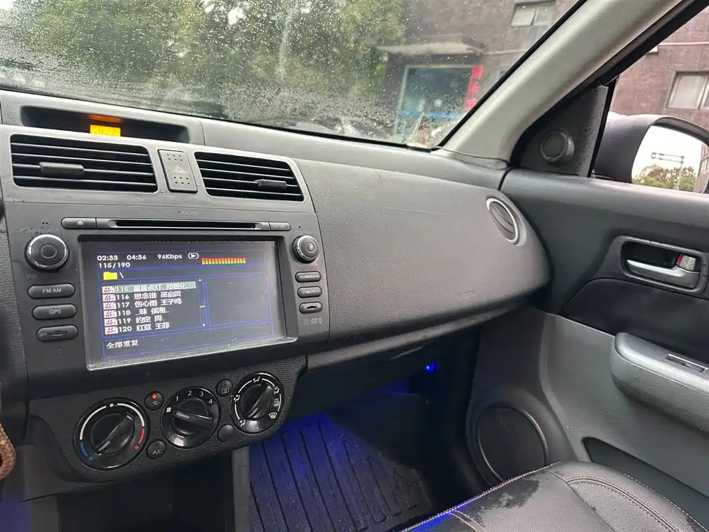 Suzuki Swift 2014 — фото 15