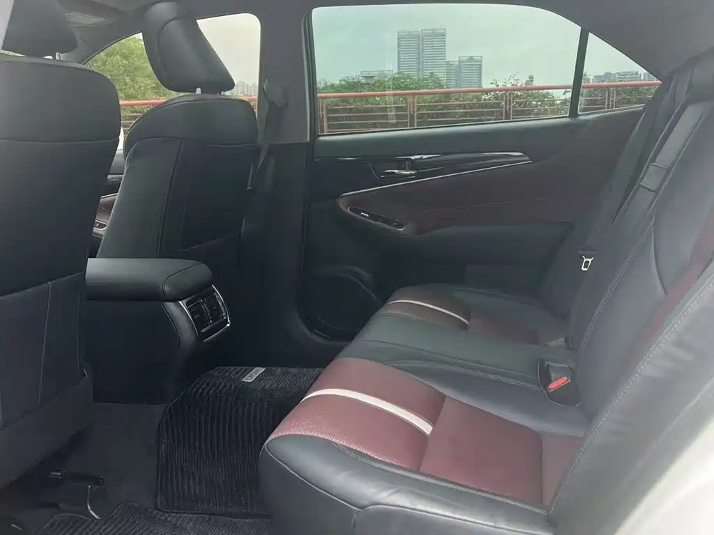 Toyota Crown 2017 — фото 15