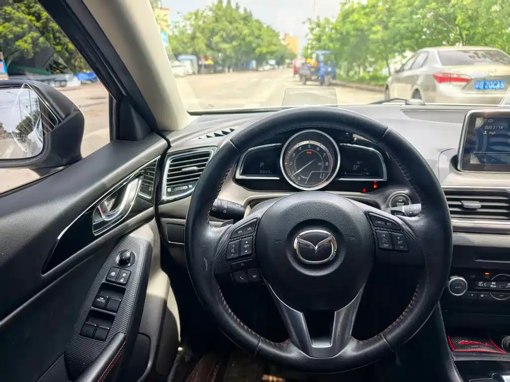 Mazda 3 Axela 2016 — фото 8