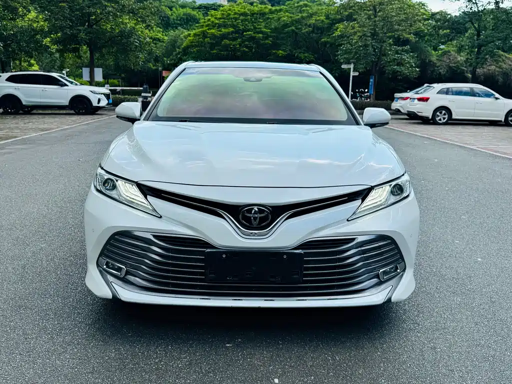 Toyota Camry 2019 — фото 2
