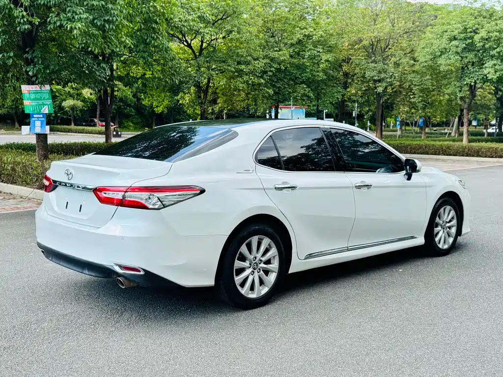 Toyota Camry 2019 — фото 9