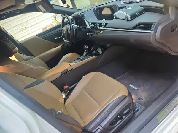 Lexus ES 2021