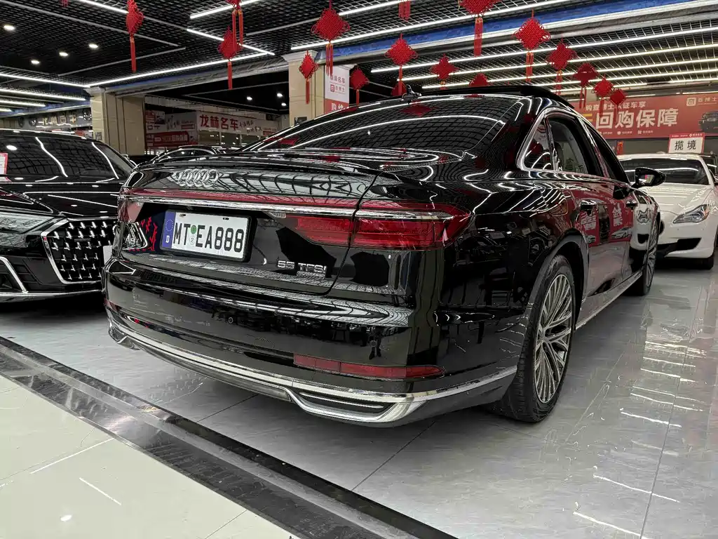 Audi A8 2018 — фото 9