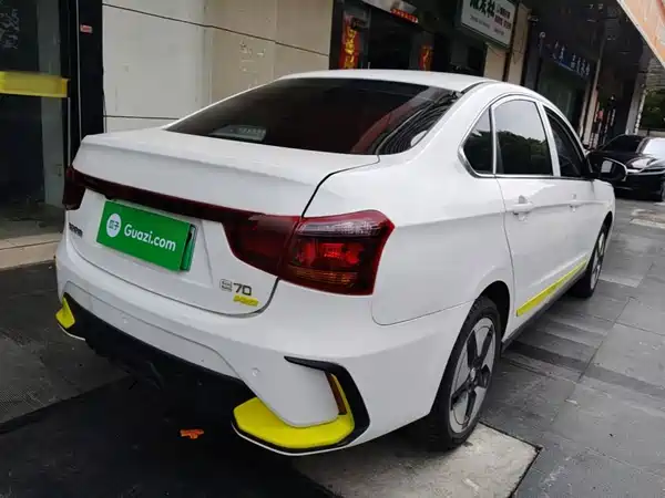 Dongfeng E70 2023