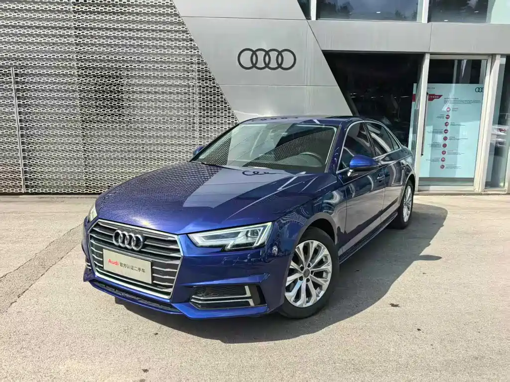 Audi A4L 2019 — фото 1