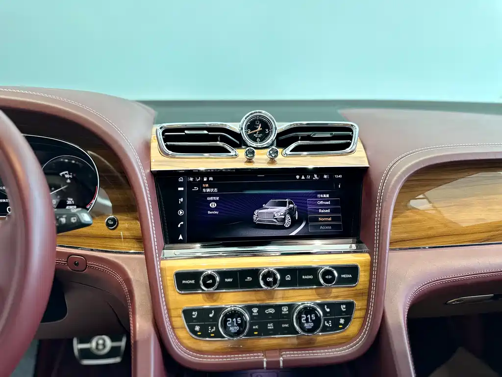 Bentley Bentayga 2021 — фото 10