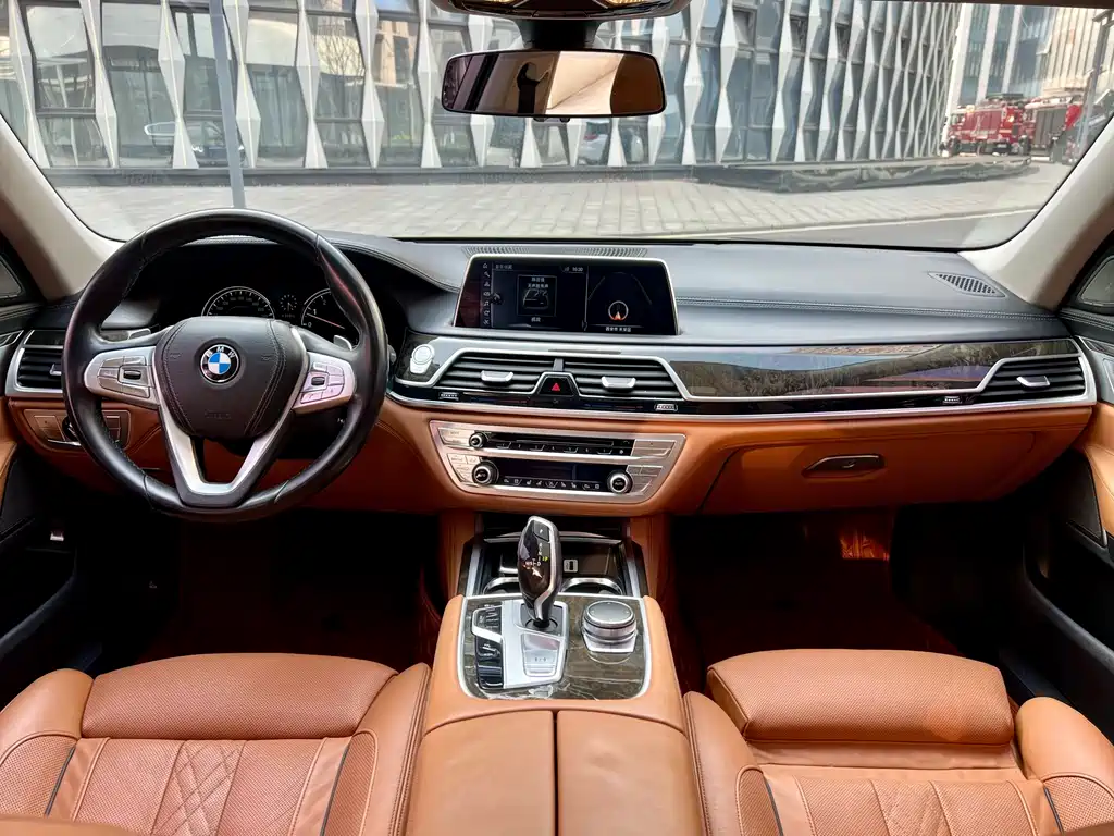 BMW 7 Series 2017 — фото 4