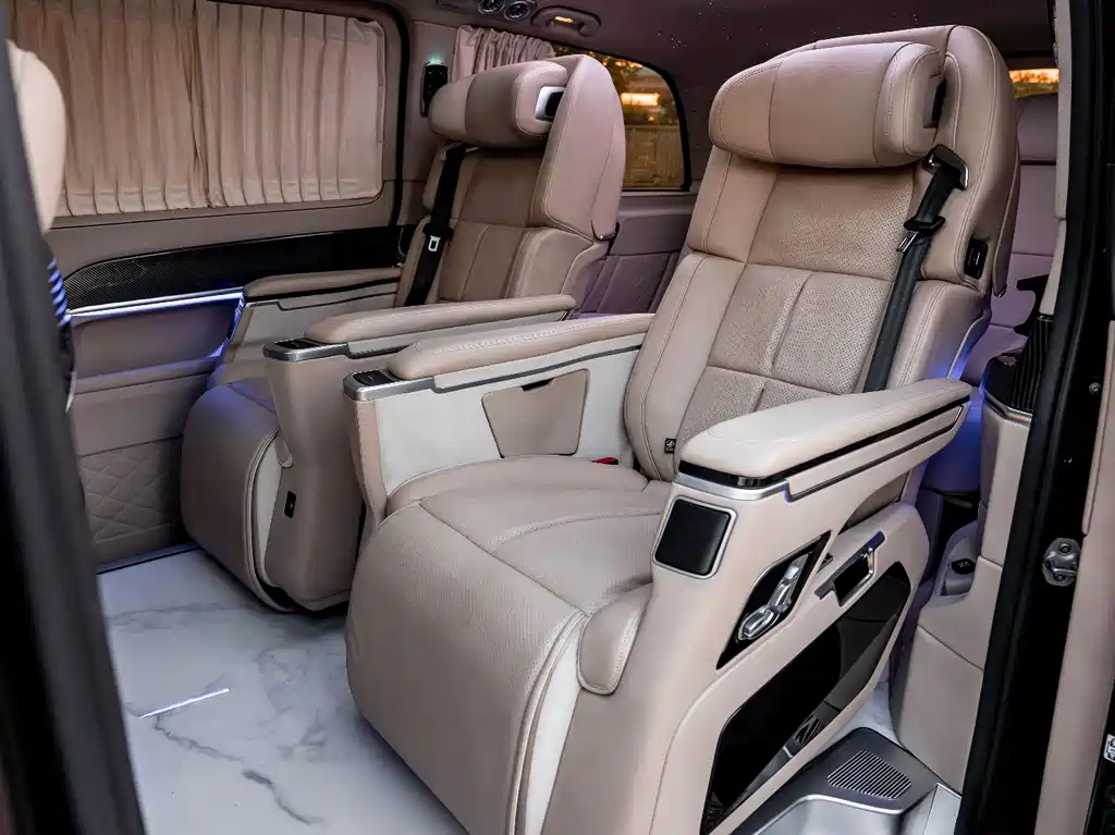 Mercedes-Benz V-Class 2019 — фото 18