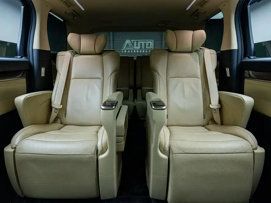 Toyota Alphard 2020 — фото 11