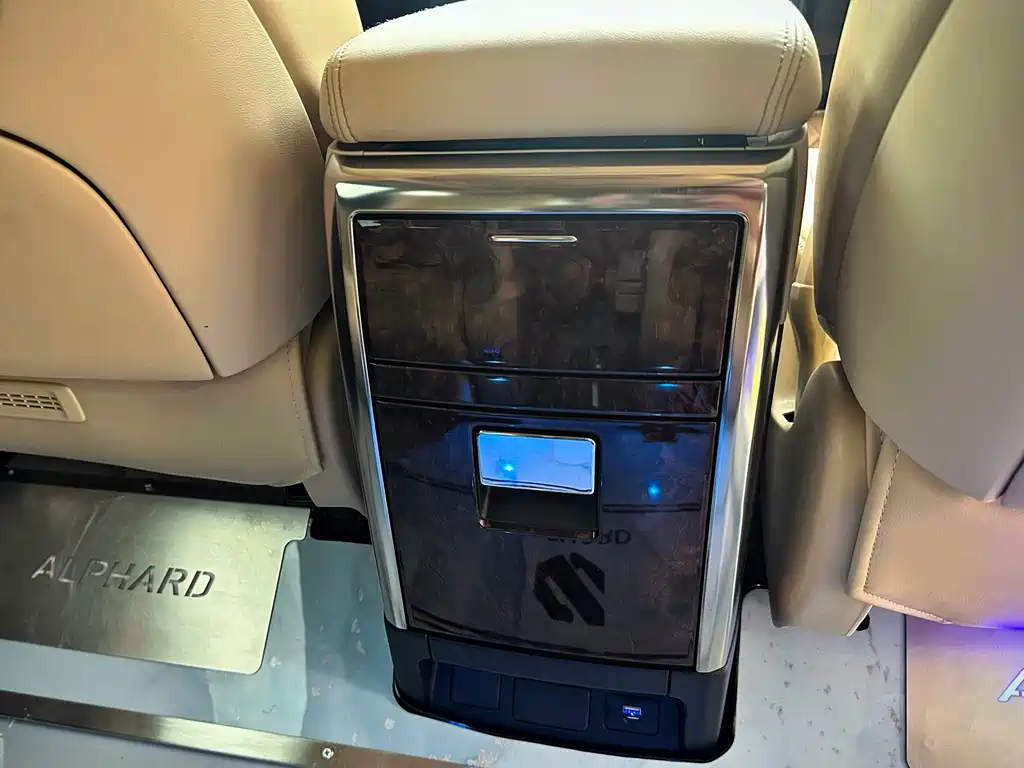 Toyota Vellfire 2023 — фото 23