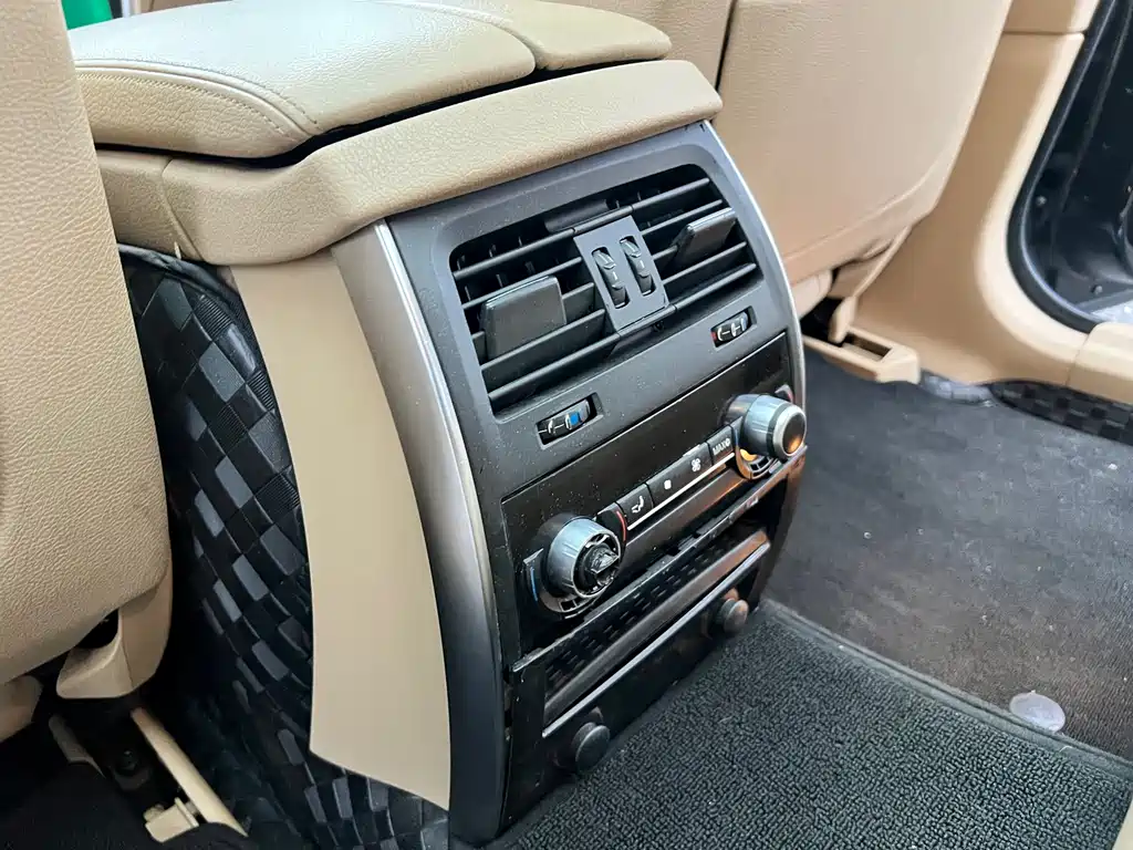 BMW 5 Series GT 2010 — фото 20
