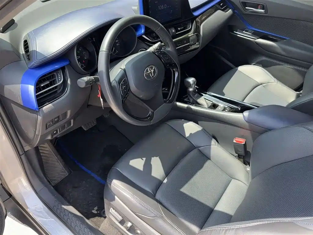 Toyota C-HR 2022 — фото 6