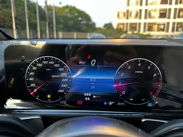 Mercedes-Benz GLB 2025