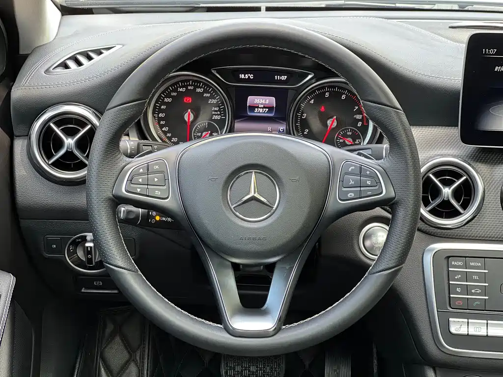 Mercedes-Benz GLA 2018 — фото 13