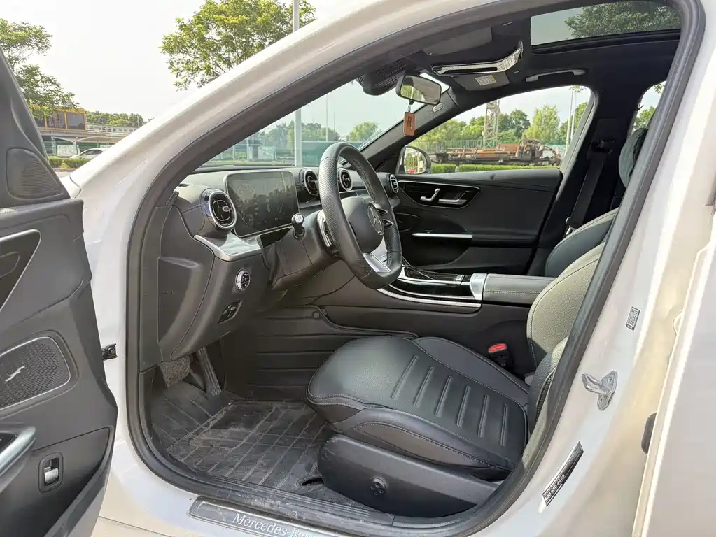 Mercedes-Benz C-Class 2023 — фото 9