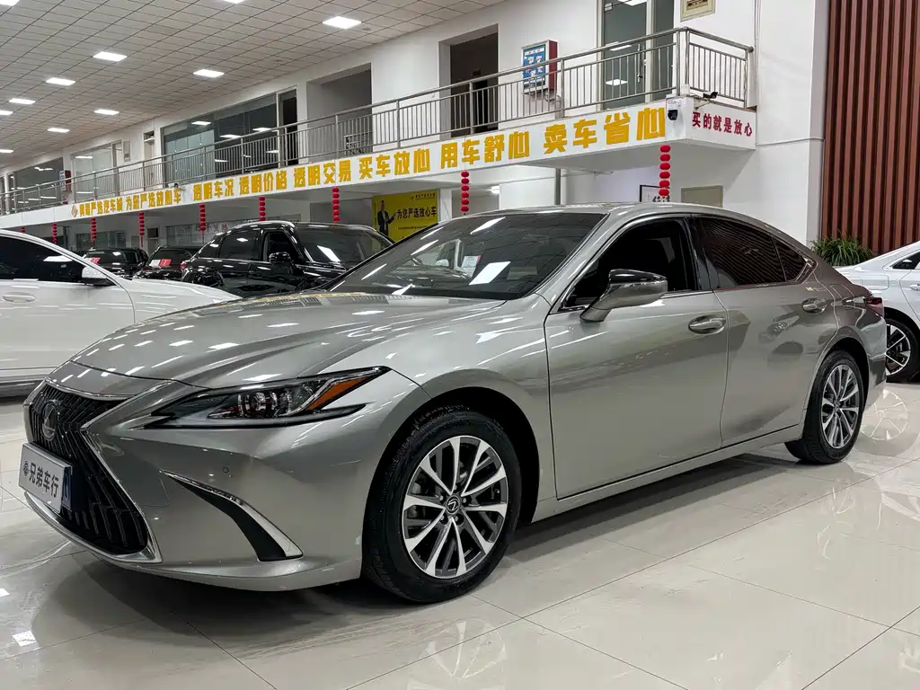 Lexus ES 2024 — фото 1