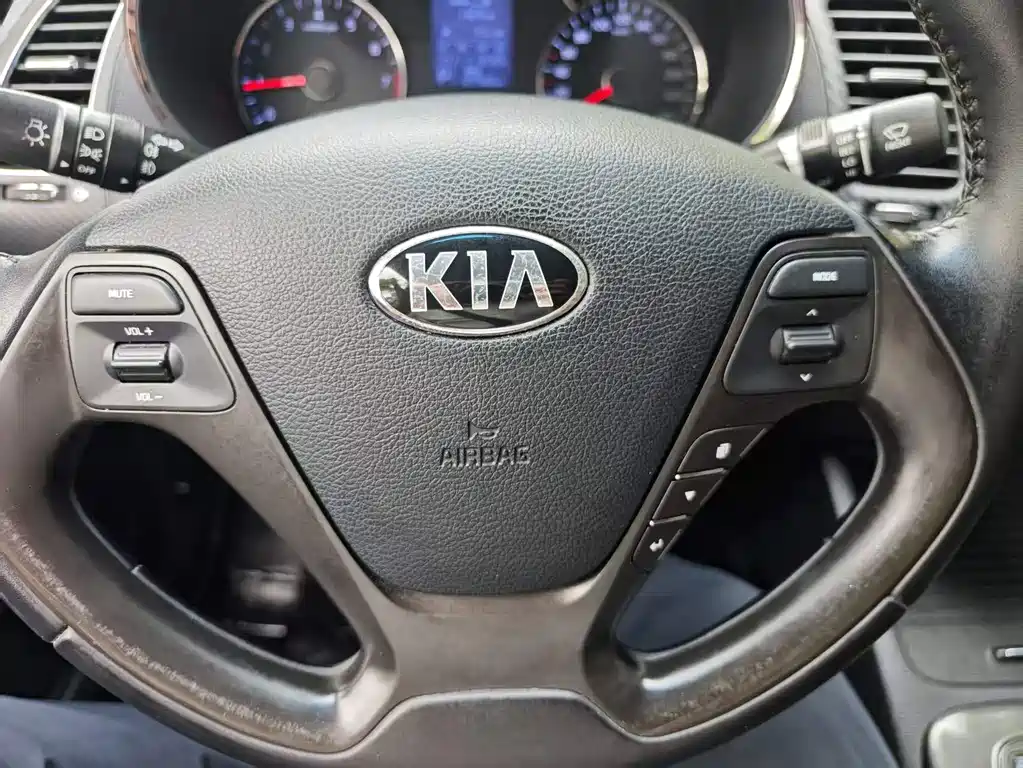 Kia K3 2014 — фото 16