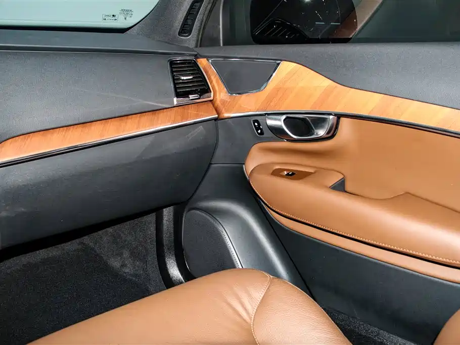 Volvo XC90 2023 — фото 25