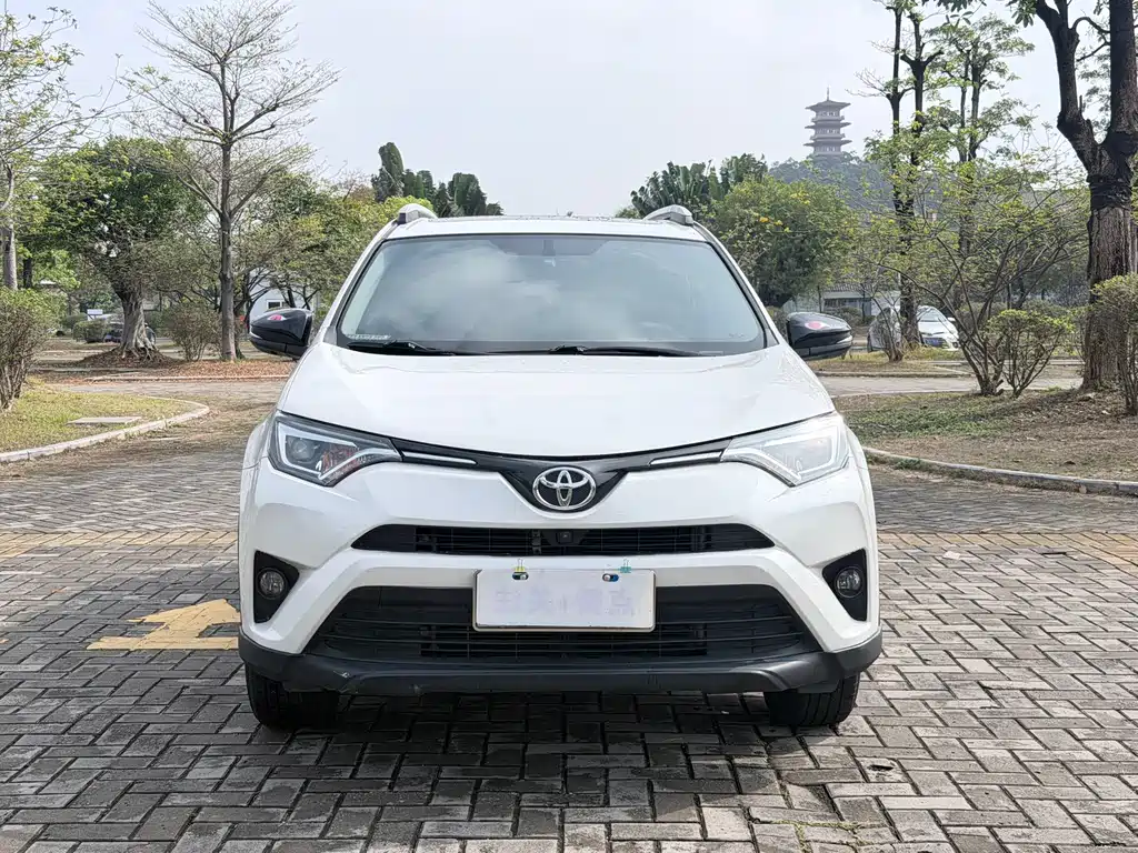 Toyota RAV4 2019 — фото 2