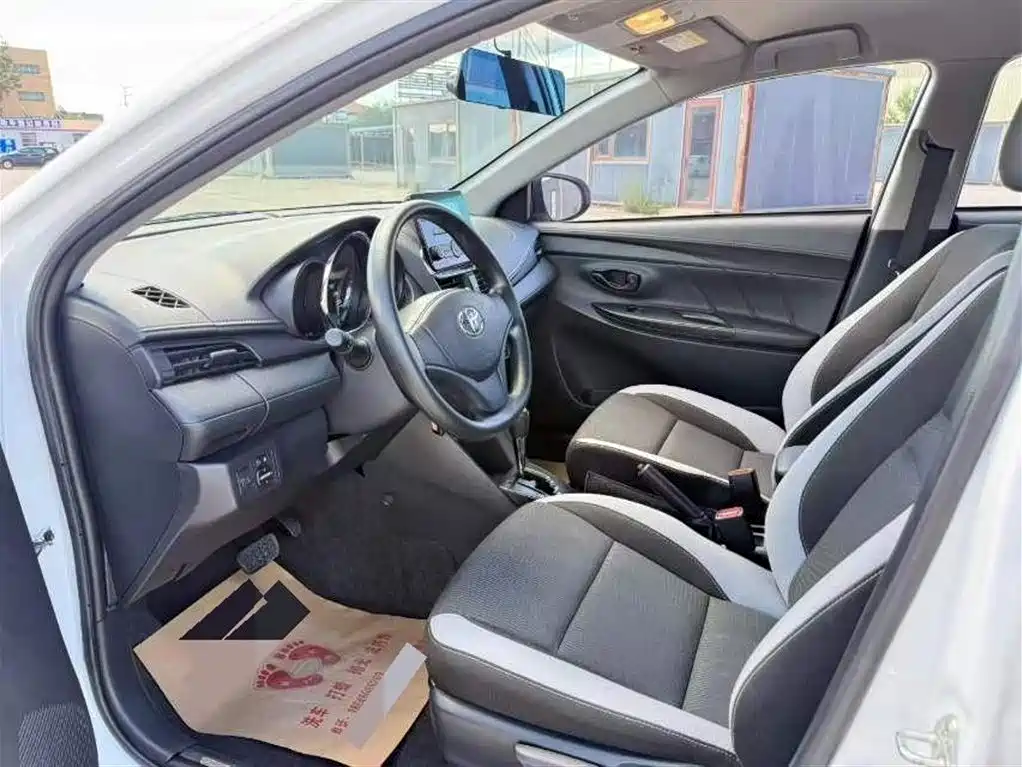 Toyota Yaris L 2020 — фото 7