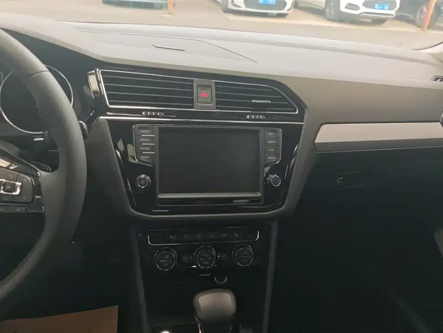 Volkswagen Tiguan L 2019 — фото 13