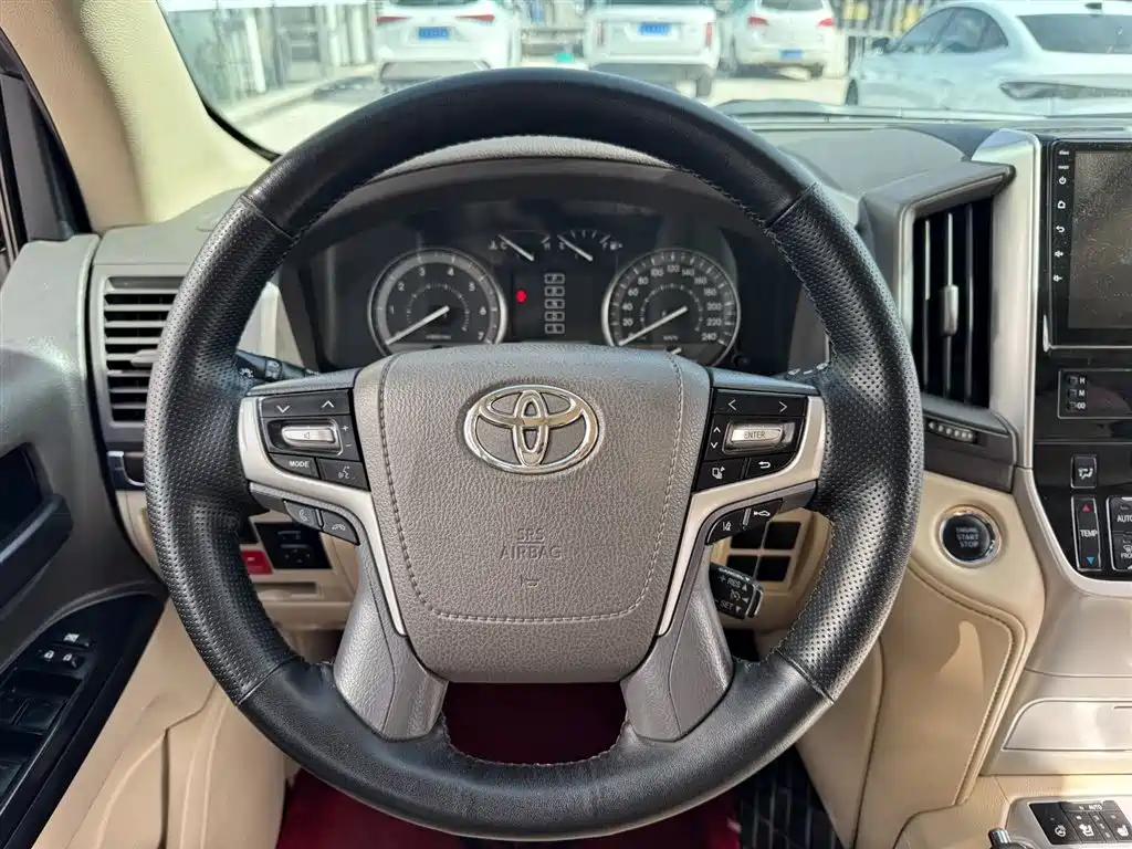 Toyota Land Cruiser 2020 — фото 8