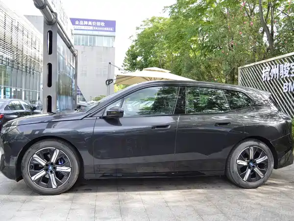 BMW iX 2023