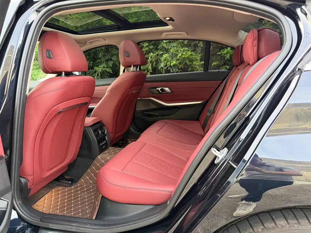 BMW 3 Series 2025 — фото 10