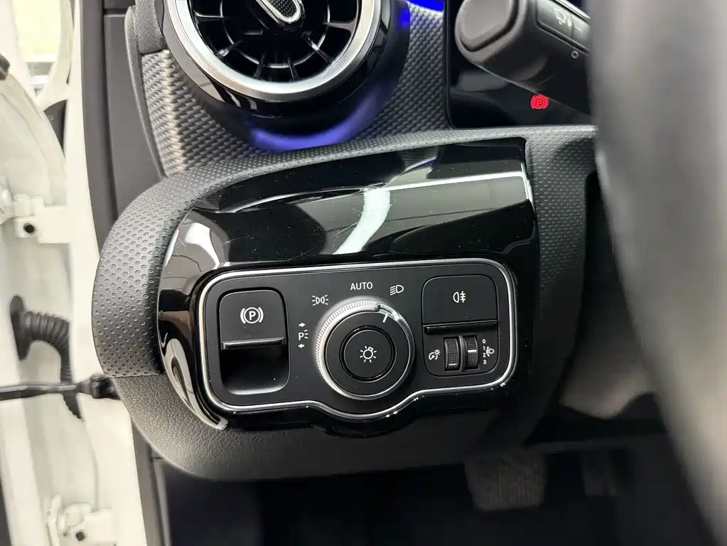 Mercedes-Benz A-Class 2022 — фото 13