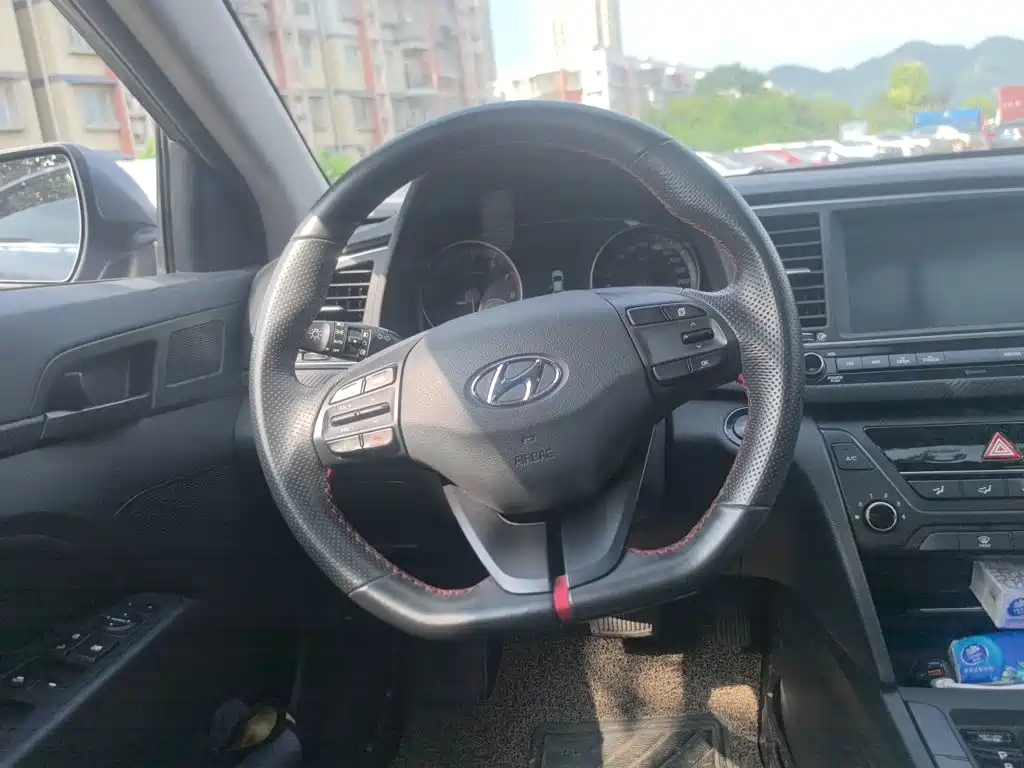 Hyundai Elantra 2019 — фото 7
