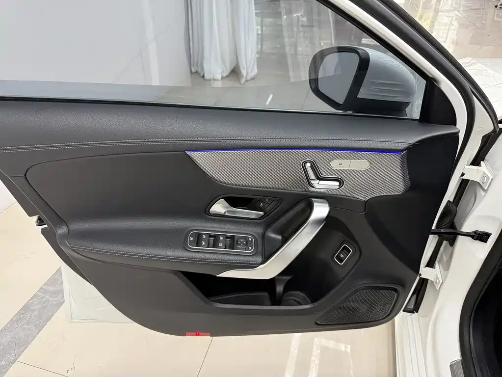 Mercedes-Benz A-Class 2022 — фото 12