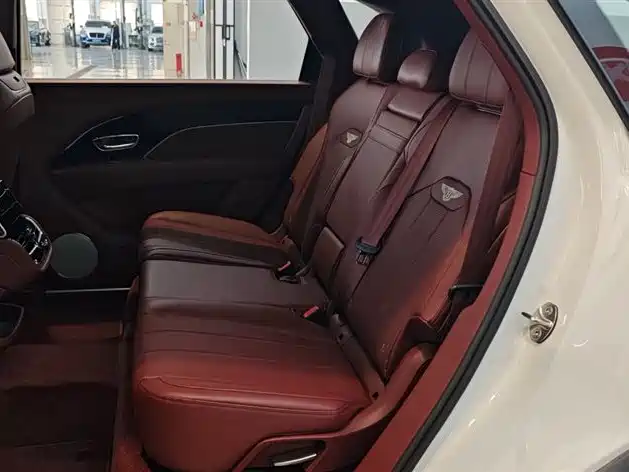 Bentley Bentayga 2025 — фото 12