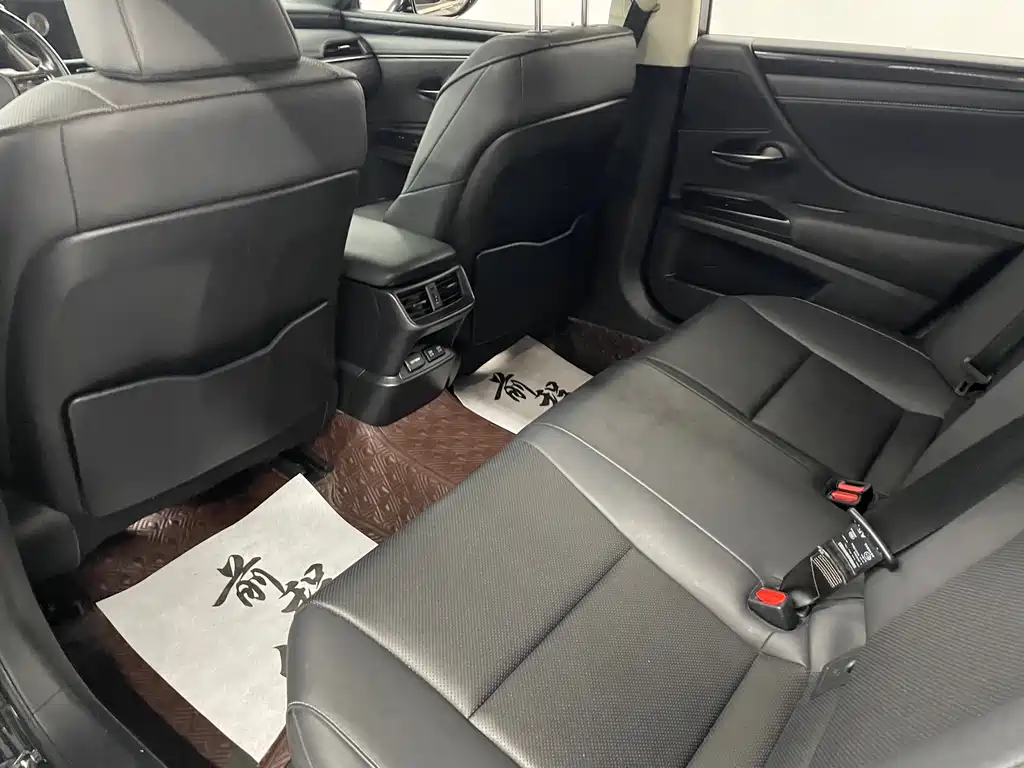 Lexus ES 2021 — фото 10