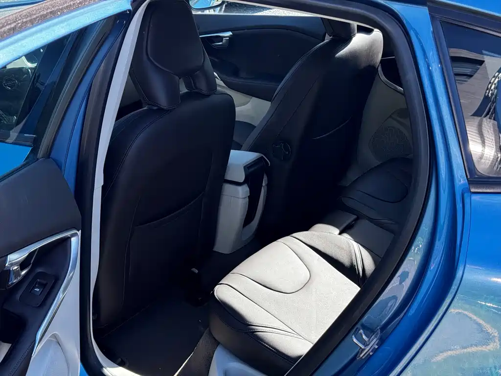 Volvo V40 2015 — фото 14