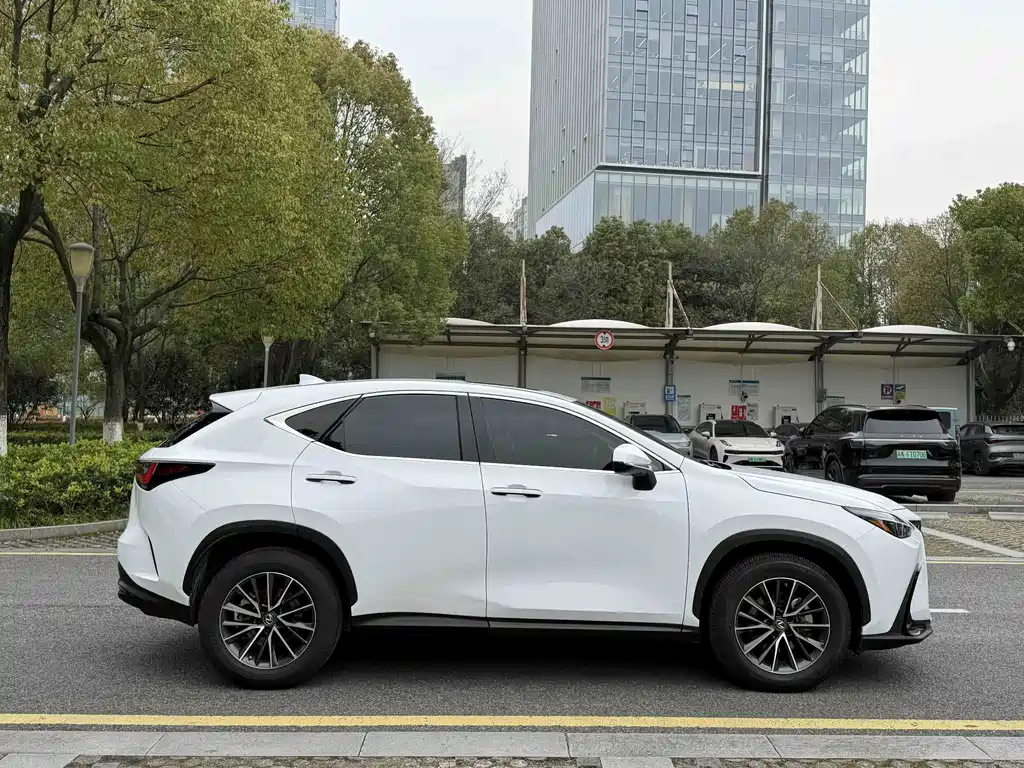 Lexus NX 2022 — фото 7