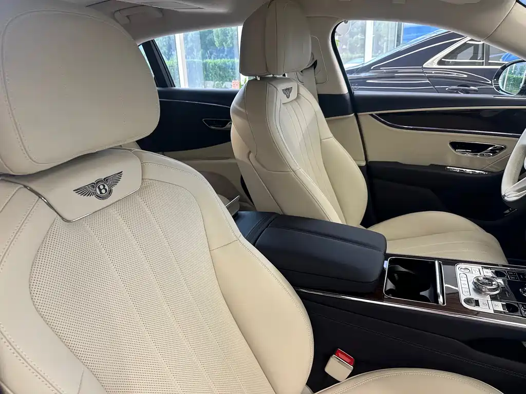 Bentley Flying Spur PHEV — фото 9