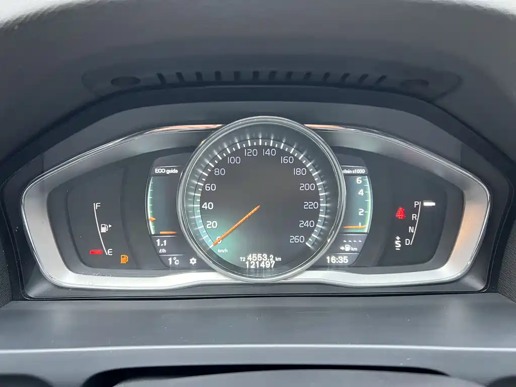 Volvo S60 2015 — фото 13