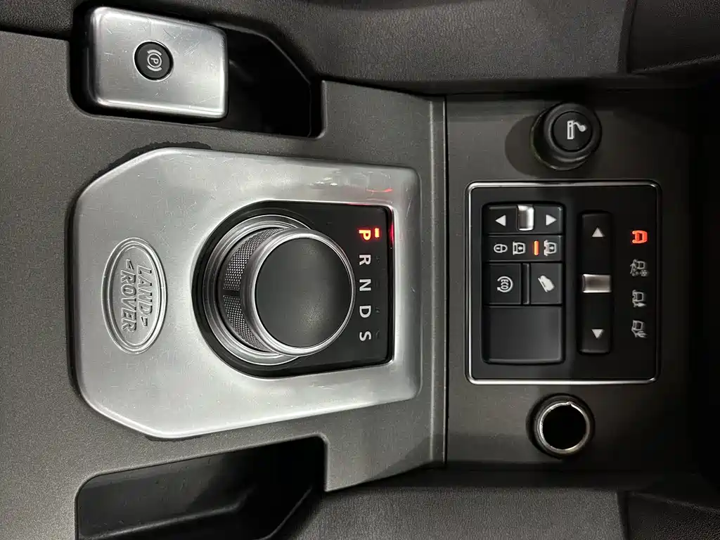 Land Rover Discovery 2015 — фото 11