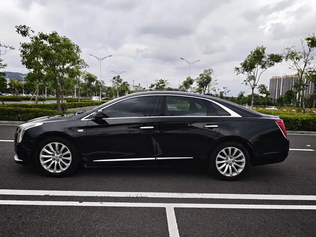 Cadillac XTS 2018 — фото 2