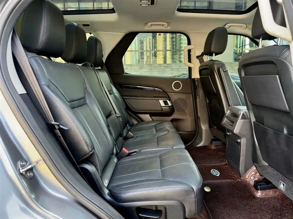 Land Rover Discovery 2017 — фото 14