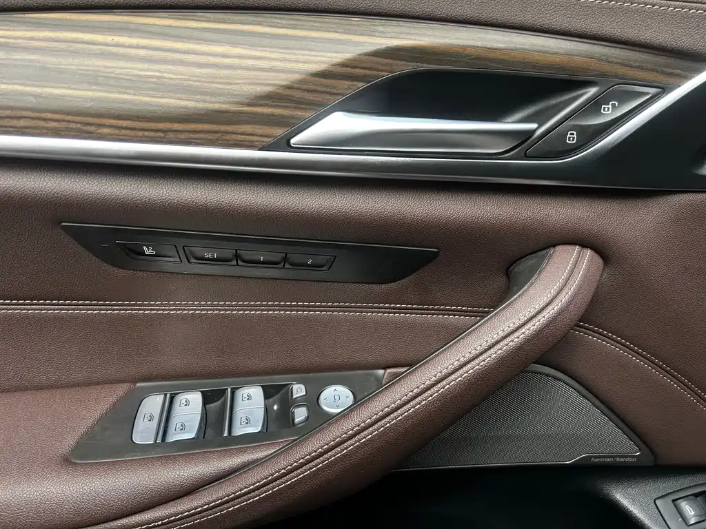 BMW 5 Series 2022 — фото 10