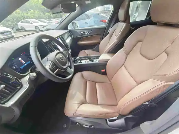 Volvo S60 2025