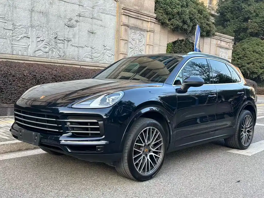 Porsche Cayenne 2022 — фото 1