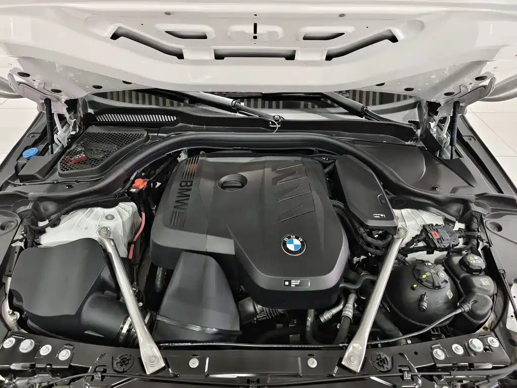 BMW 5 Series 2025 — фото 14