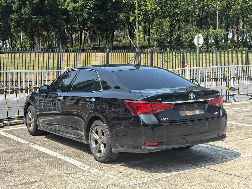 Toyota Crown 2016 — фото 18