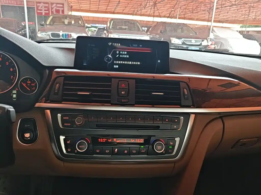 BMW 3 Series 2015 — фото 13