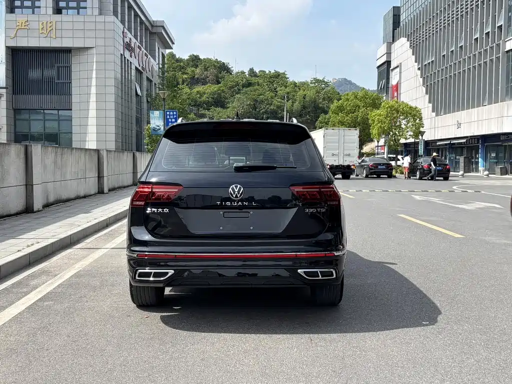Volkswagen Tiguan L 2023 — фото 4