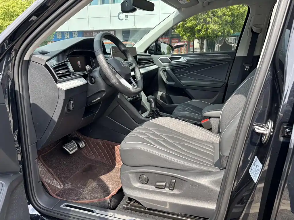 Volkswagen Tiguan L 2023 — фото 10